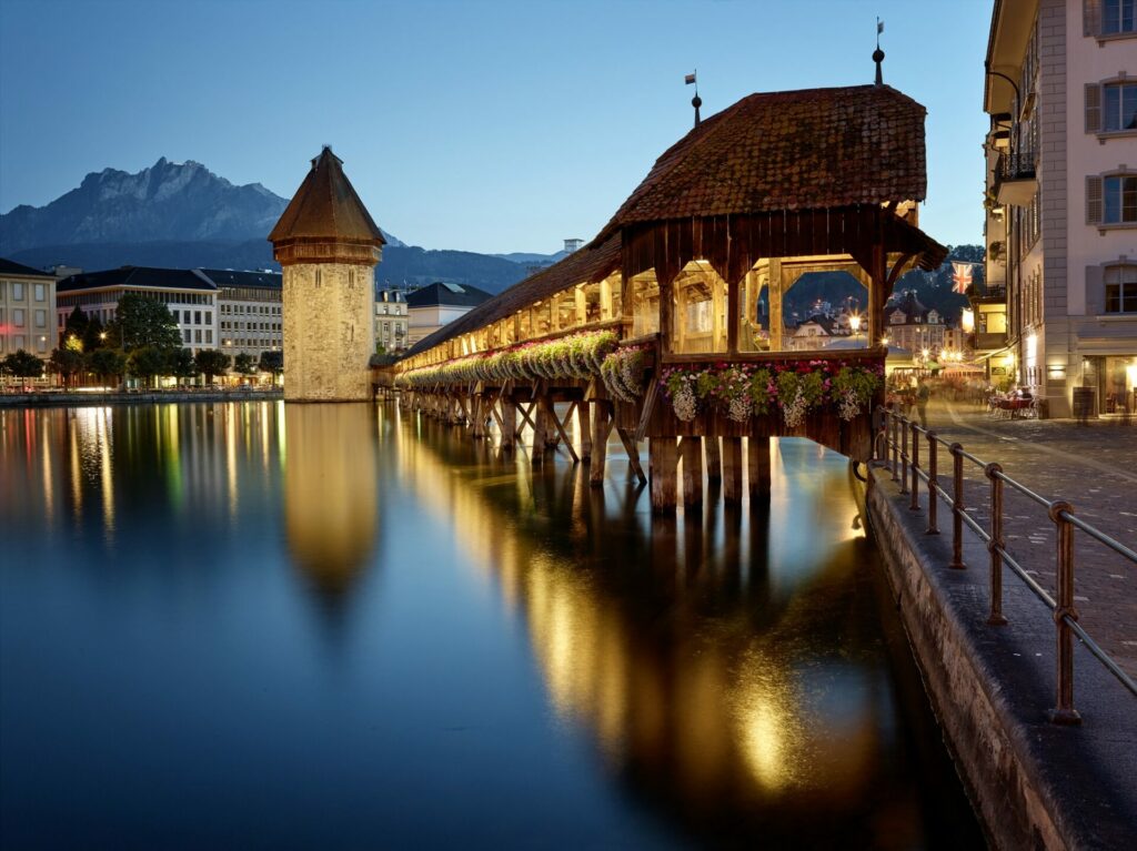 Kapellbrücke und Wasserturm, Luzern_Evening